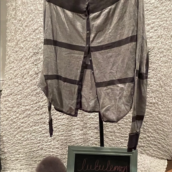 EEUC Lululemon wear it two ways cardigan. Size 6 - Picture 3 of 7